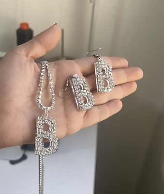 ست گوشواره و گردنبند حروف انگلیسی تمام نگین